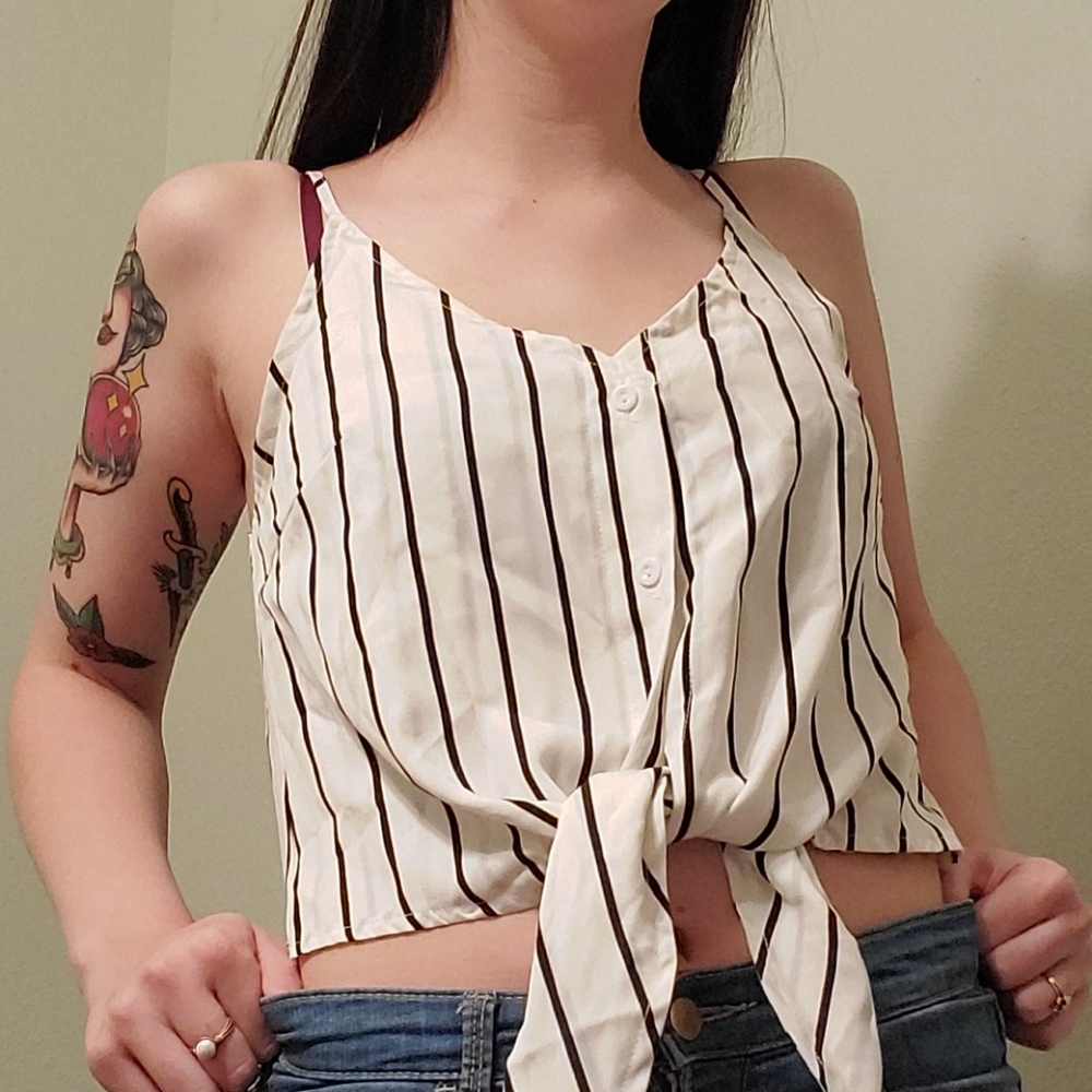 Cropped tank with tied bow